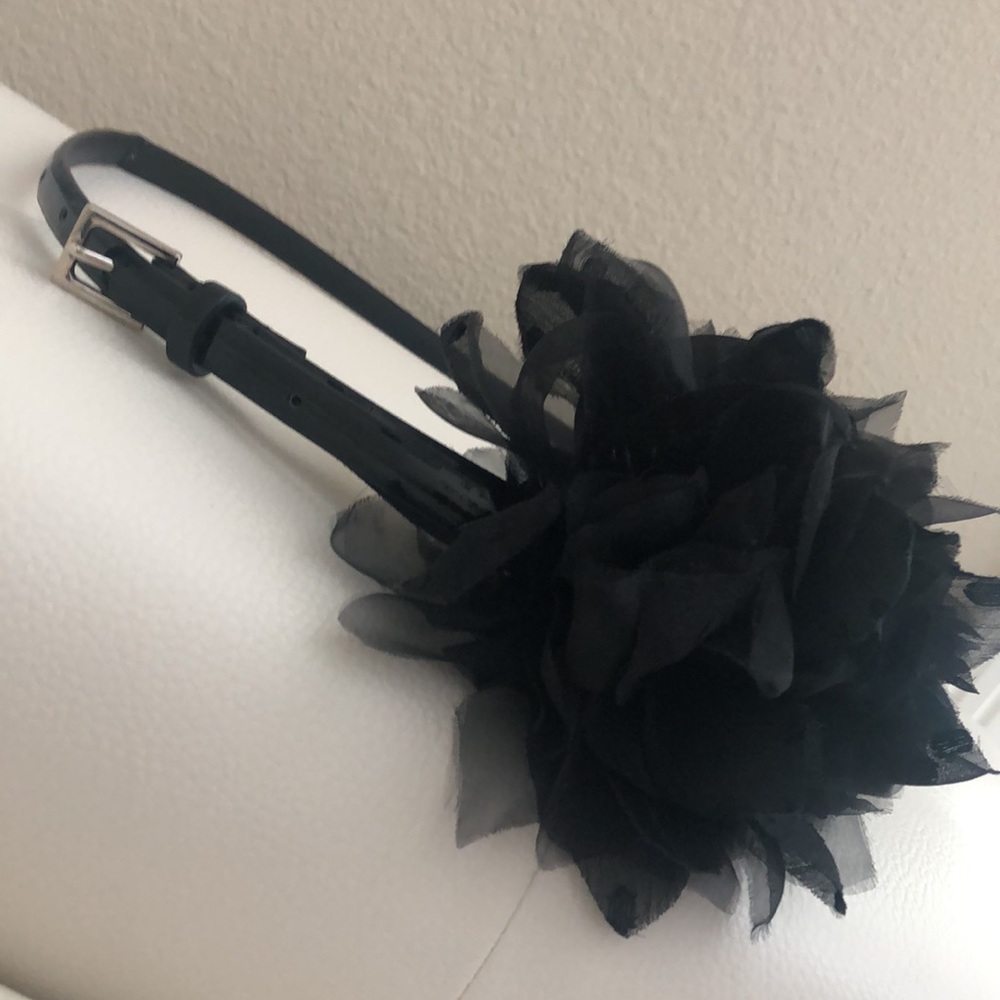TALBOTS Black PATENT LEATHER Feather-Flower size M